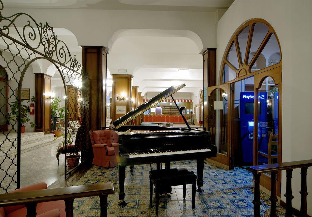 Grand Hotel Excelsior Сан-Бенедетто-дель-Тронто Екстер'єр фото