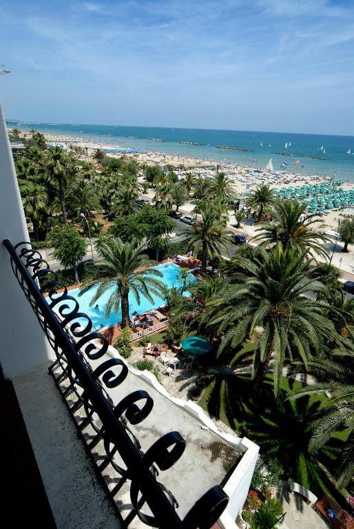 Grand Hotel Excelsior Сан-Бенедетто-дель-Тронто Екстер'єр фото