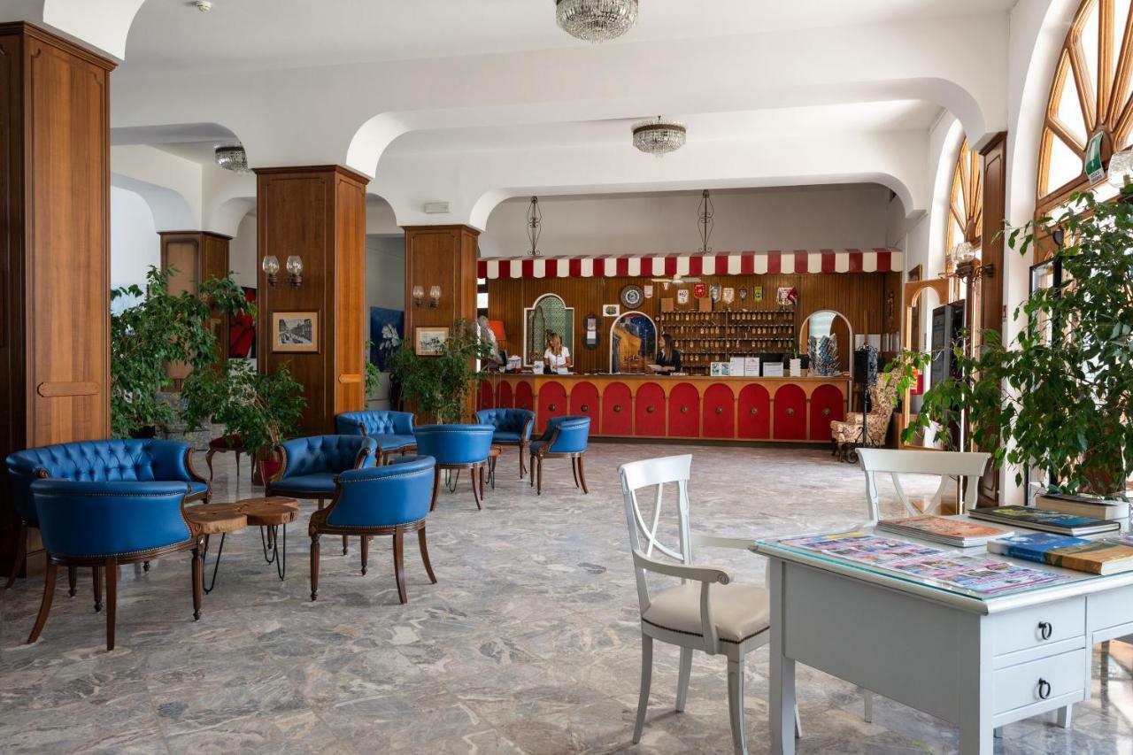 Grand Hotel Excelsior Сан-Бенедетто-дель-Тронто Екстер'єр фото