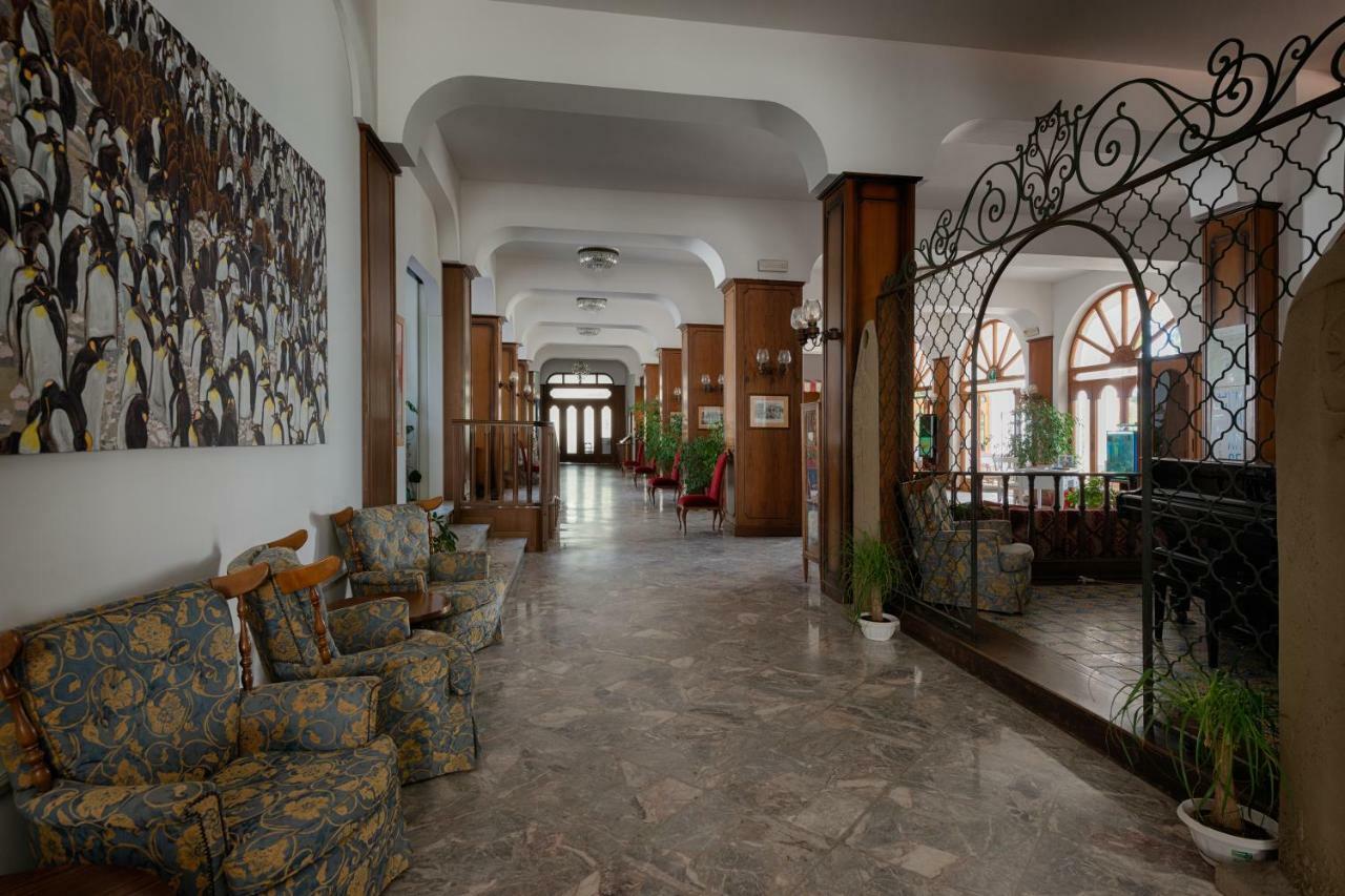 Grand Hotel Excelsior Сан-Бенедетто-дель-Тронто Екстер'єр фото