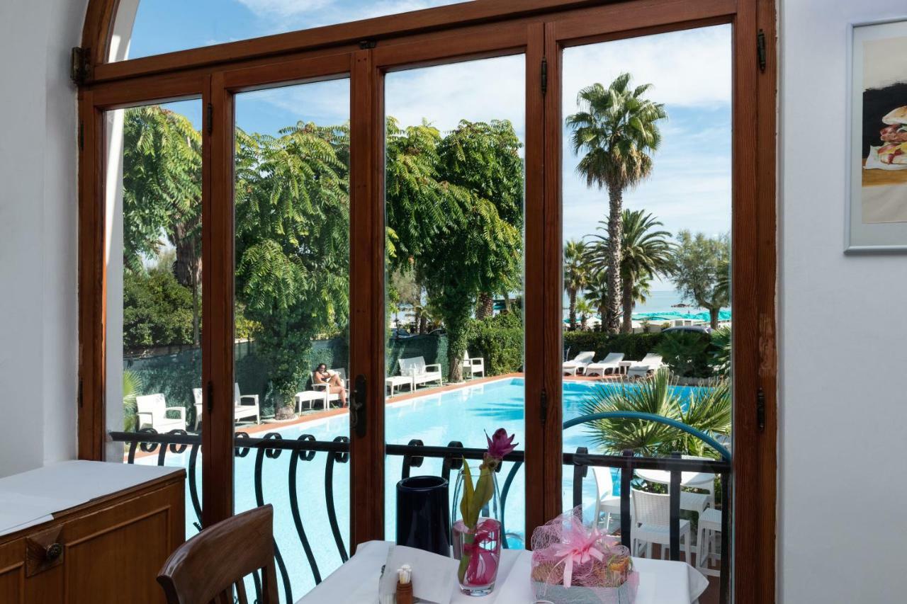 Grand Hotel Excelsior Сан-Бенедетто-дель-Тронто Екстер'єр фото